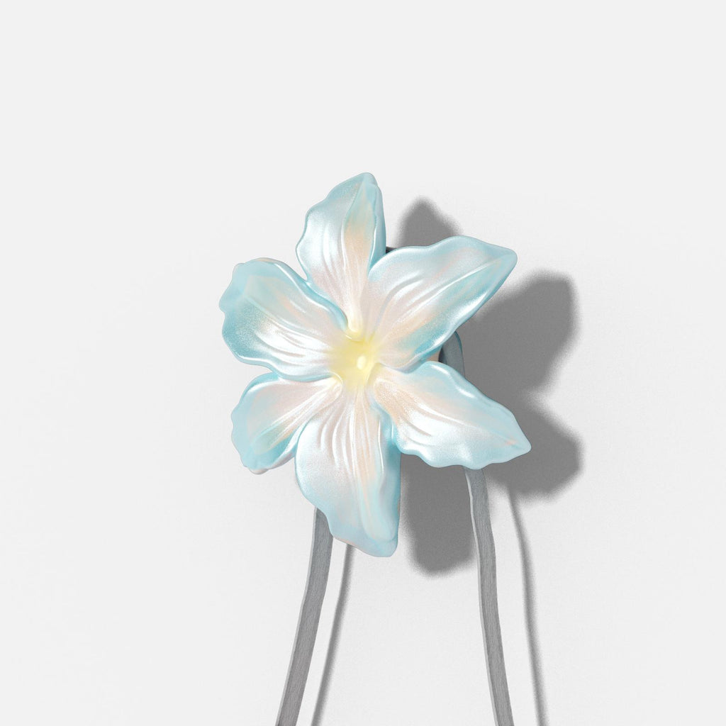 Handmade lily hook with white and blue shimmering mica powder and acrylic glossy varnish - Boowan Nicole