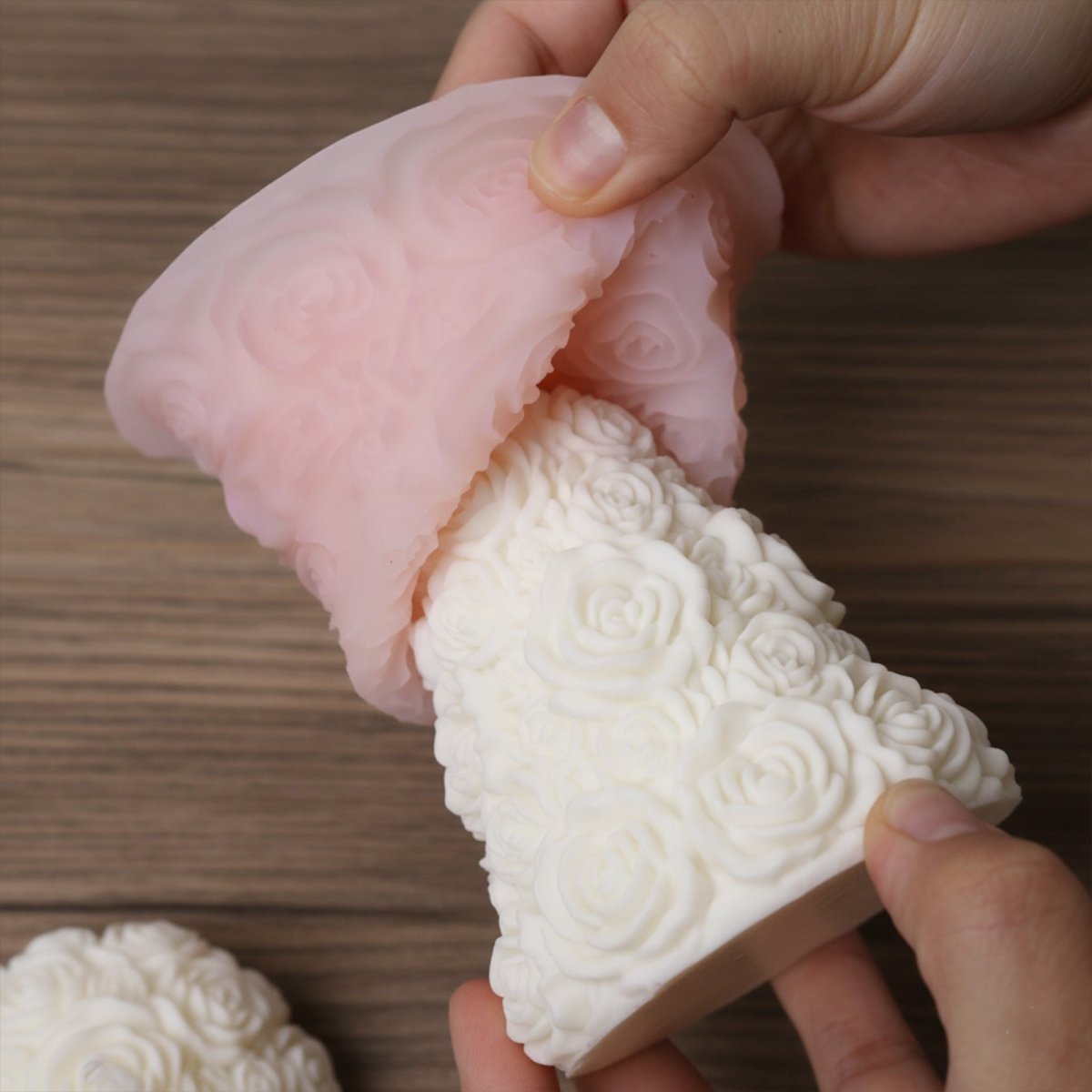 Demolding a white rose tree candle from a silicone mold - Boowan Nicole