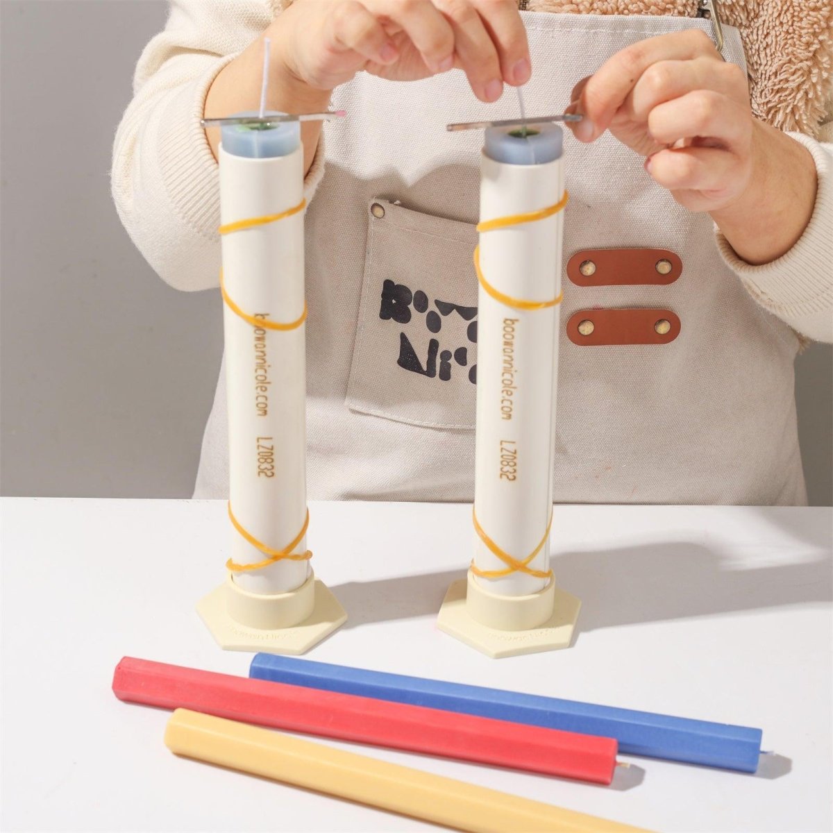 Fix the candle wick with a wick holder clip-Boowan Nicole