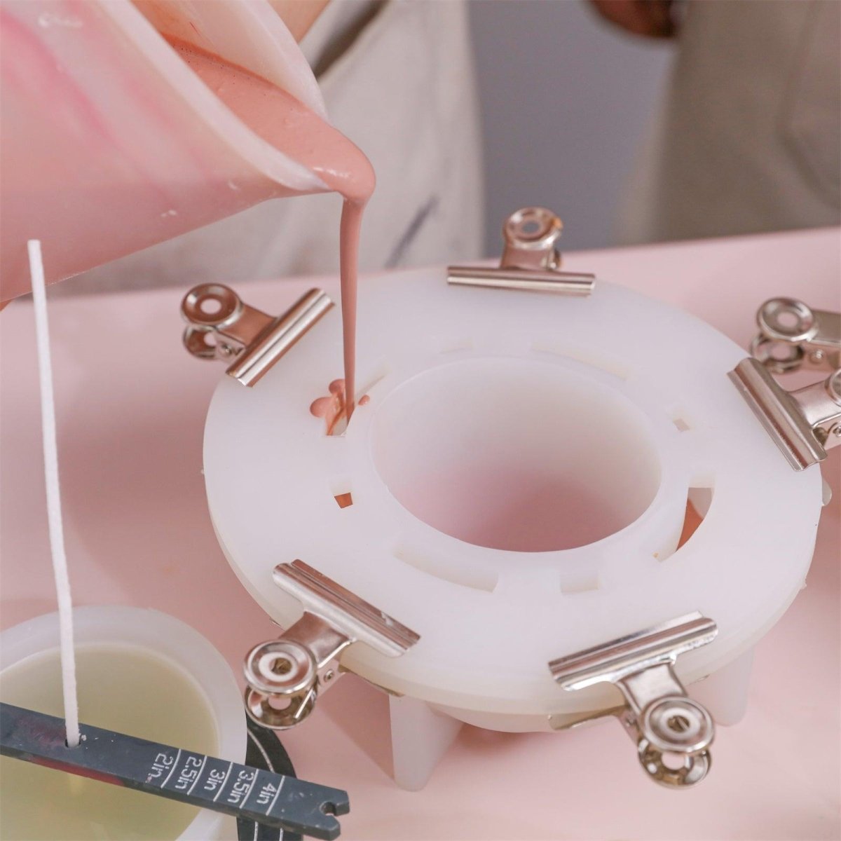 Pour the mixture into a silicone mold held in place with a clamp - Boowan Nicole