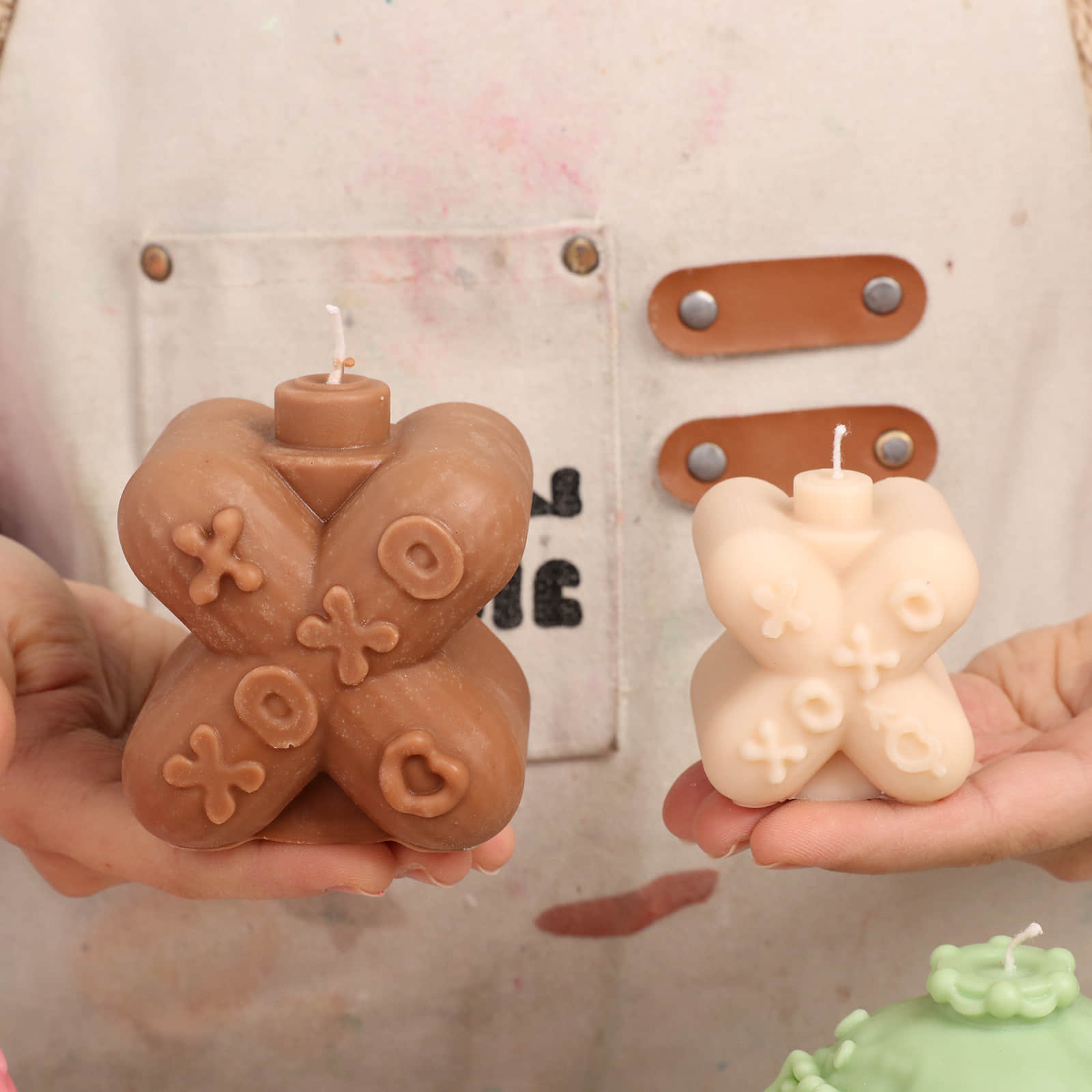 Large brown and small cream XOXO shaped candles for size comparison - Boowan Nicole