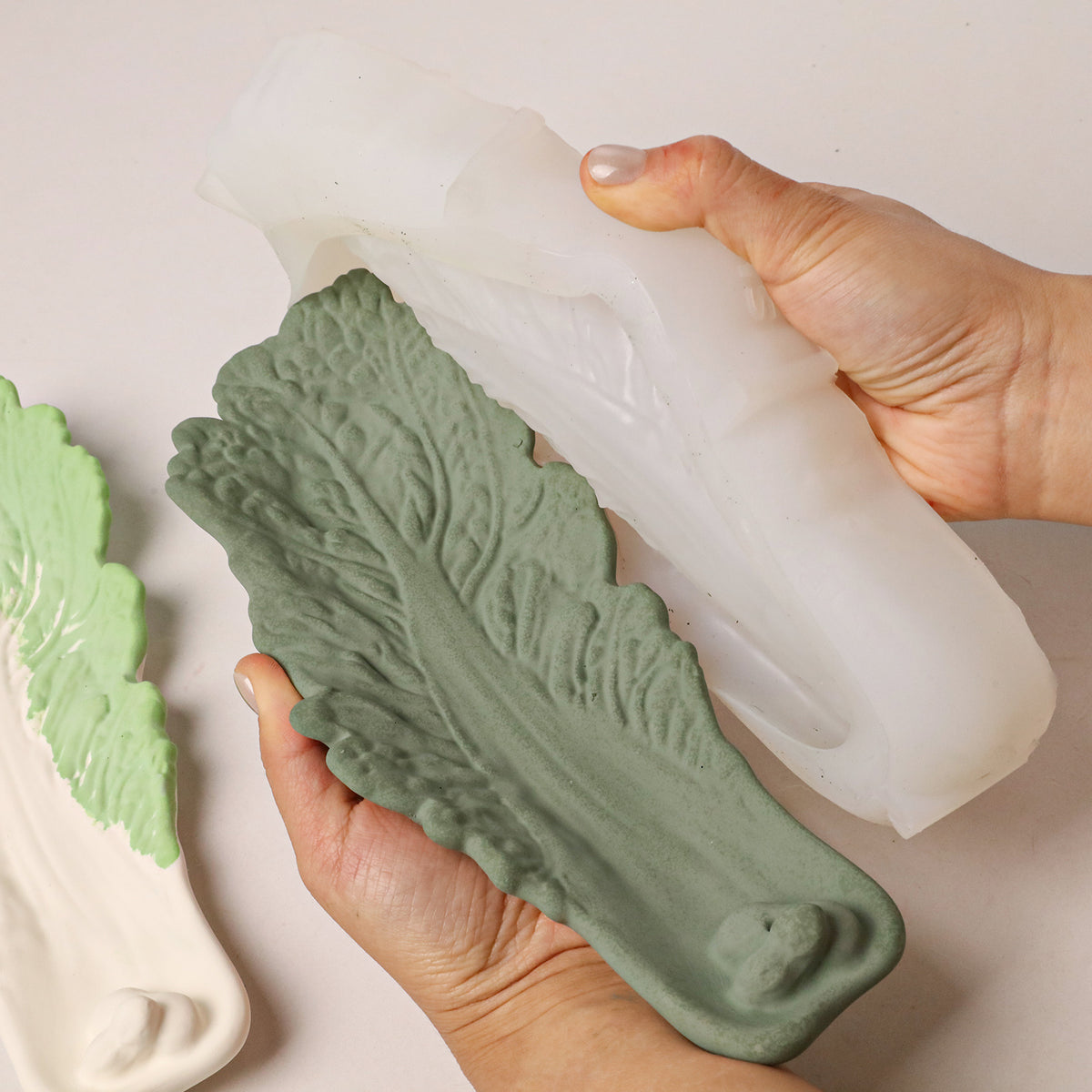Demolding a detailed green cabbage leaf incense holder