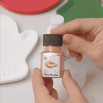 Animation of the tray making process from pouring to demolding