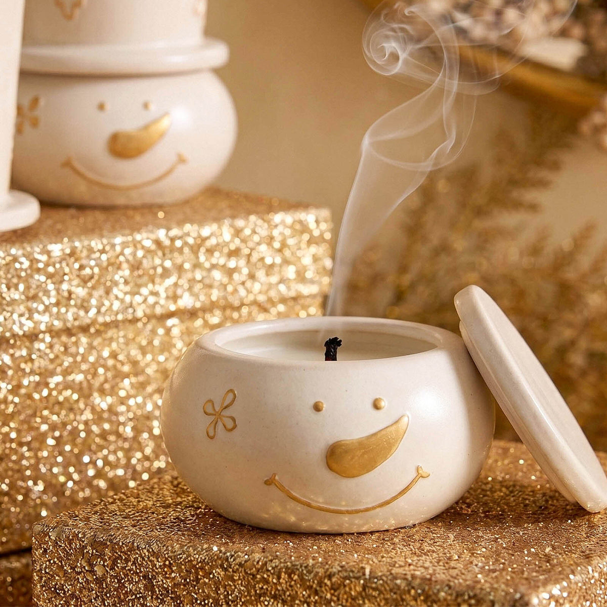Snowman bowl candle with lid and gold nose
