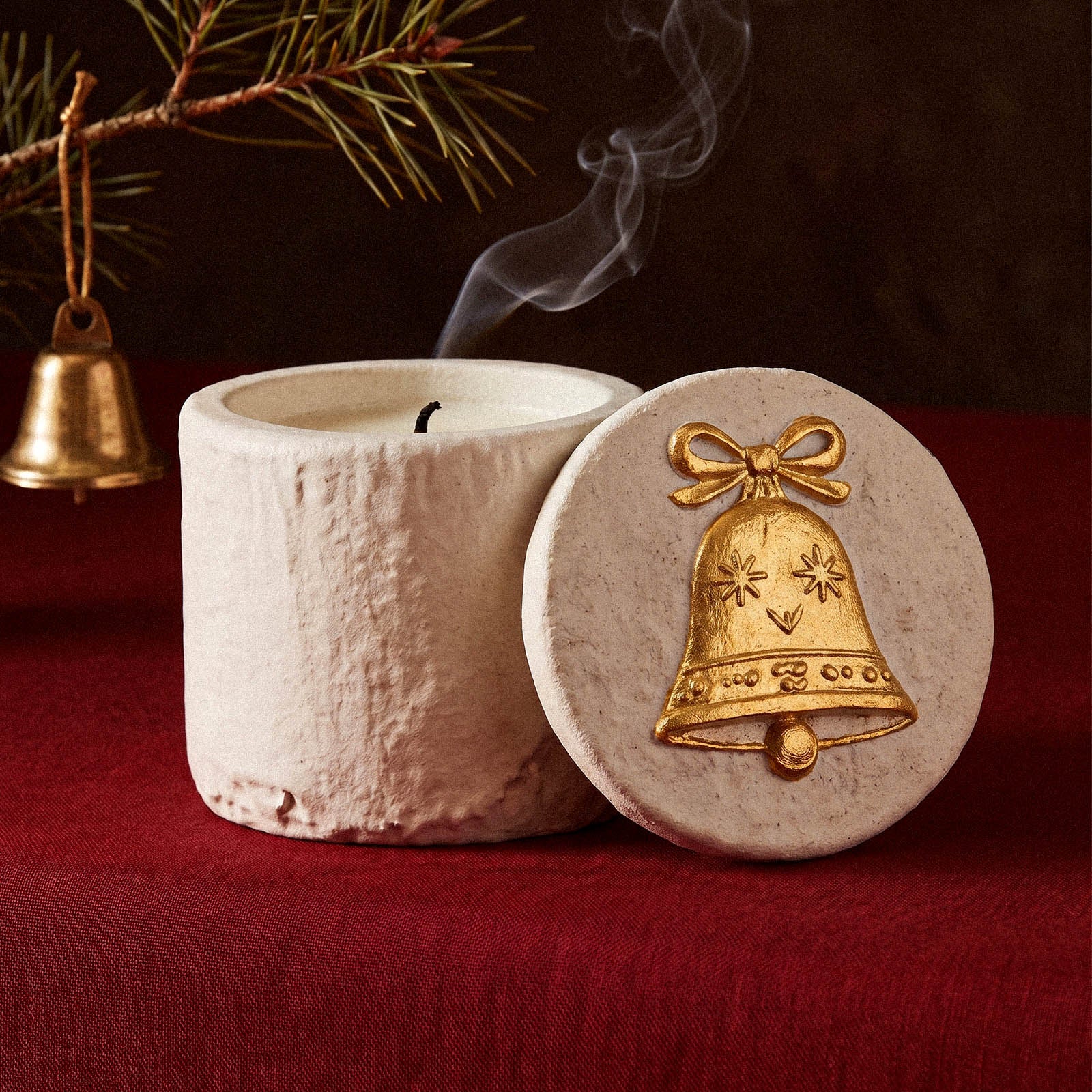 Candle in Cozy Christmas Candle Jar with bell emblem lid