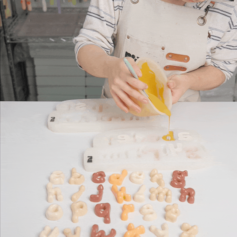Animated demonstration of casting and making lowercase alphabet letters