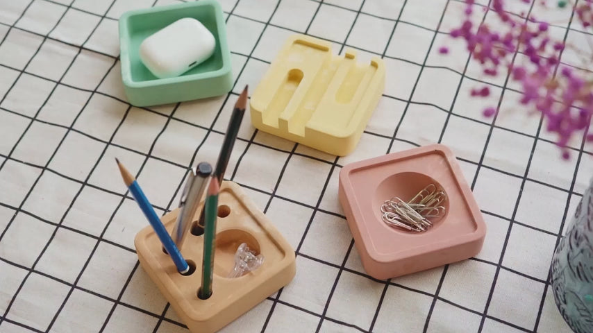 Video of using silicone molds to make a Square Multi-Functional Stationery SupportBoowan Nicole