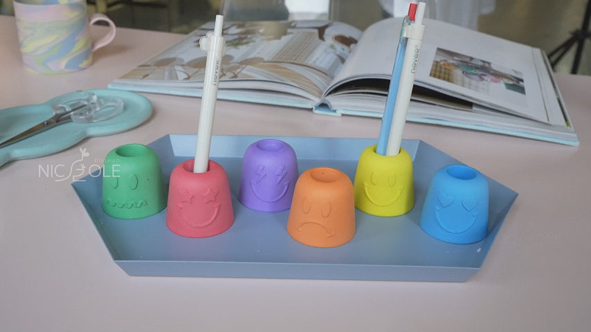 Video of using silicone mold to make Bell-shaped Emotion Pen & Toothbrush, Holder-Boowan Nicole