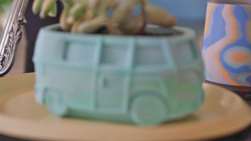 Charger la vidéo : vw-camper-kombi-van-bus-flower-pot-concrete-mold-silicone-cement-succulent-planter-mould-bonsai-indoor-outside-decoration-tool