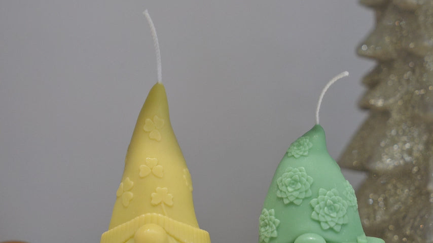 Video of making a Christmas Floral Hat Gnome Candle using silicone molds - Boowan Nicole