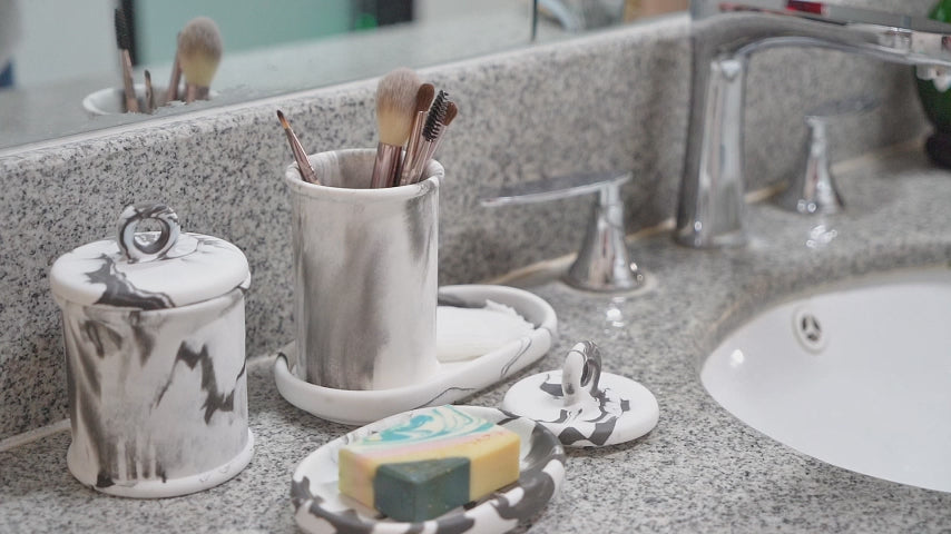 Video of making a 4-piece bathroom set using silicone molds -Boowan Nicole