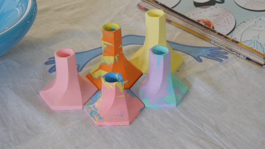 ビデオを読み込み中: nicole-new-design-handmade-geometric-high-candlestick-holder-silicone-molds-concrete-cement-candle-stick-holder-mould
