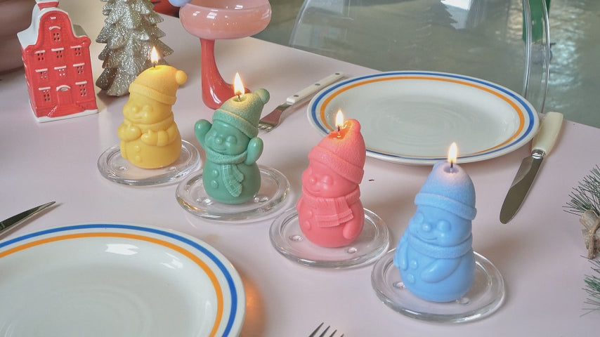Video of making Smiling Snowy Friends Candle using silicone moulds -Boowan Nicole