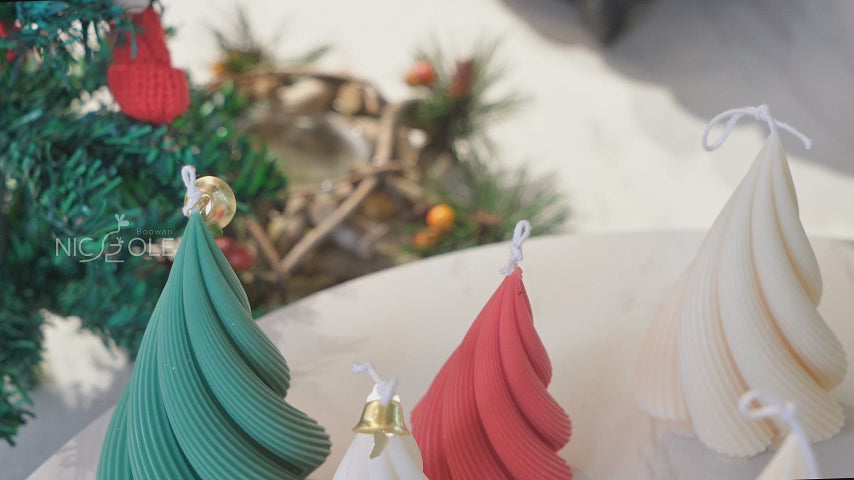 Charger la vidéo : Video of making a Spiral Christmas Tree Candle using silicone molds - Boowan Nicole