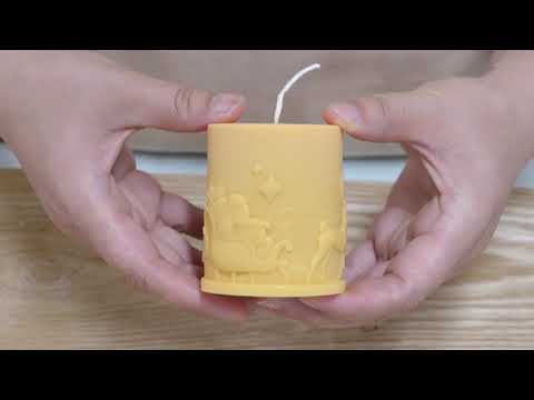 Video tutorial for making a Christmas pattern embossed candle using a silicone mold, designed by Boowan Nicole.