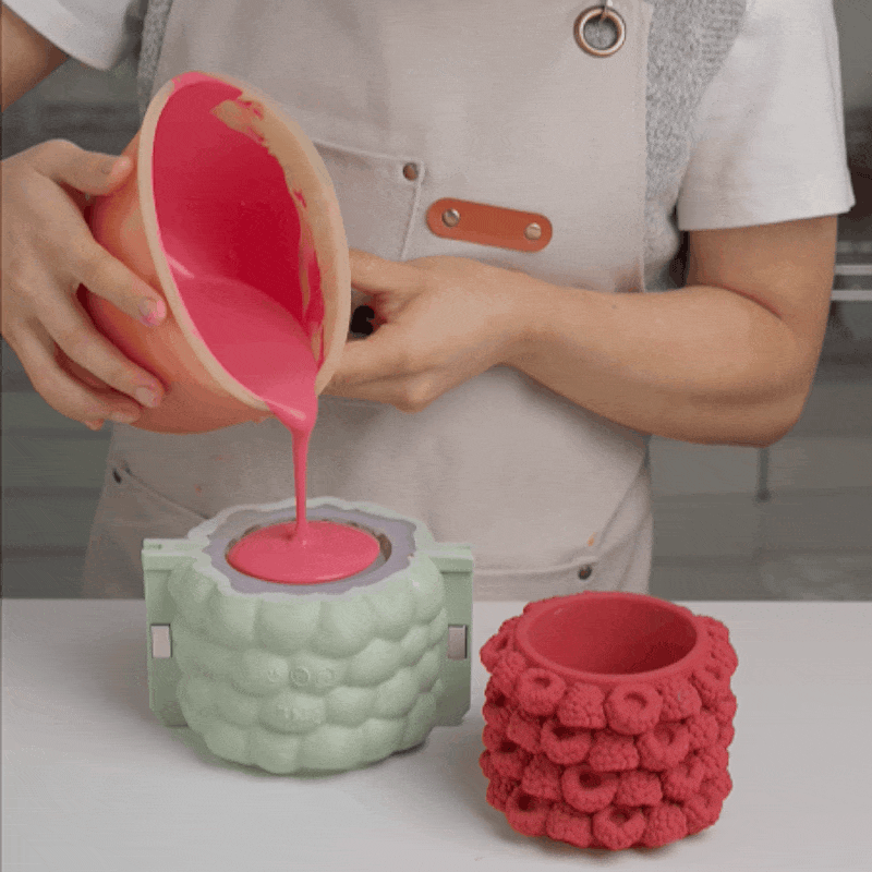 Animated demonstration of casting a raspberry candle jar in a silicone mold