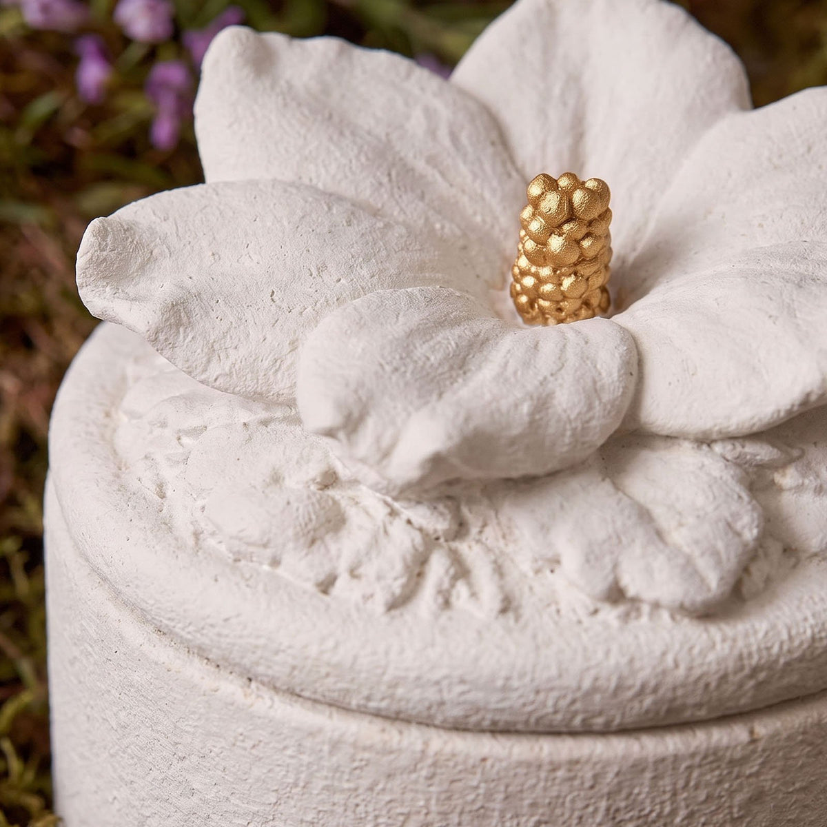 Close-up of the hibiscus flower lid with gold-painted stamen