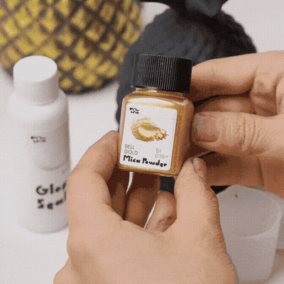 Animation of Bell Gold mica powder for the pineapple finish