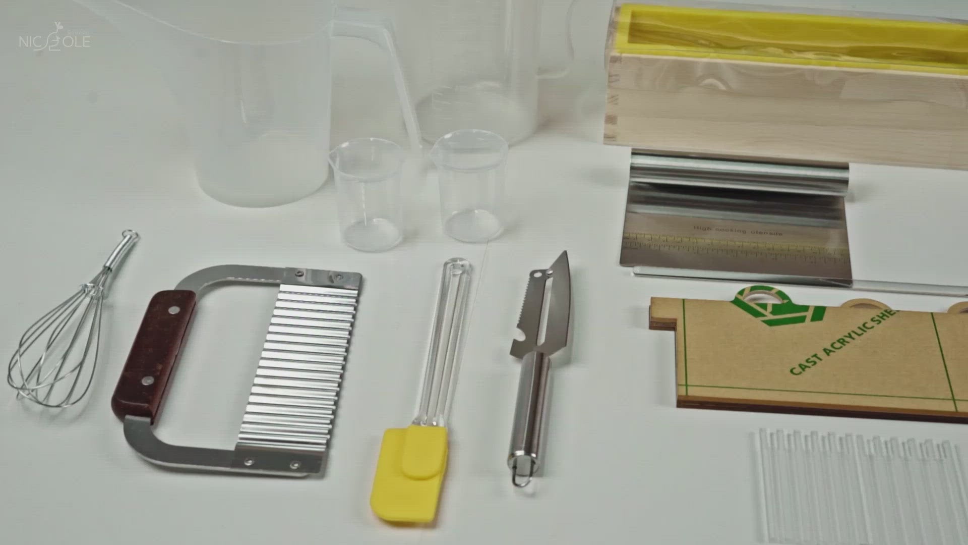 Cargar vídeo: Juego de herramientas básico para hacer jabón en forma de remolino