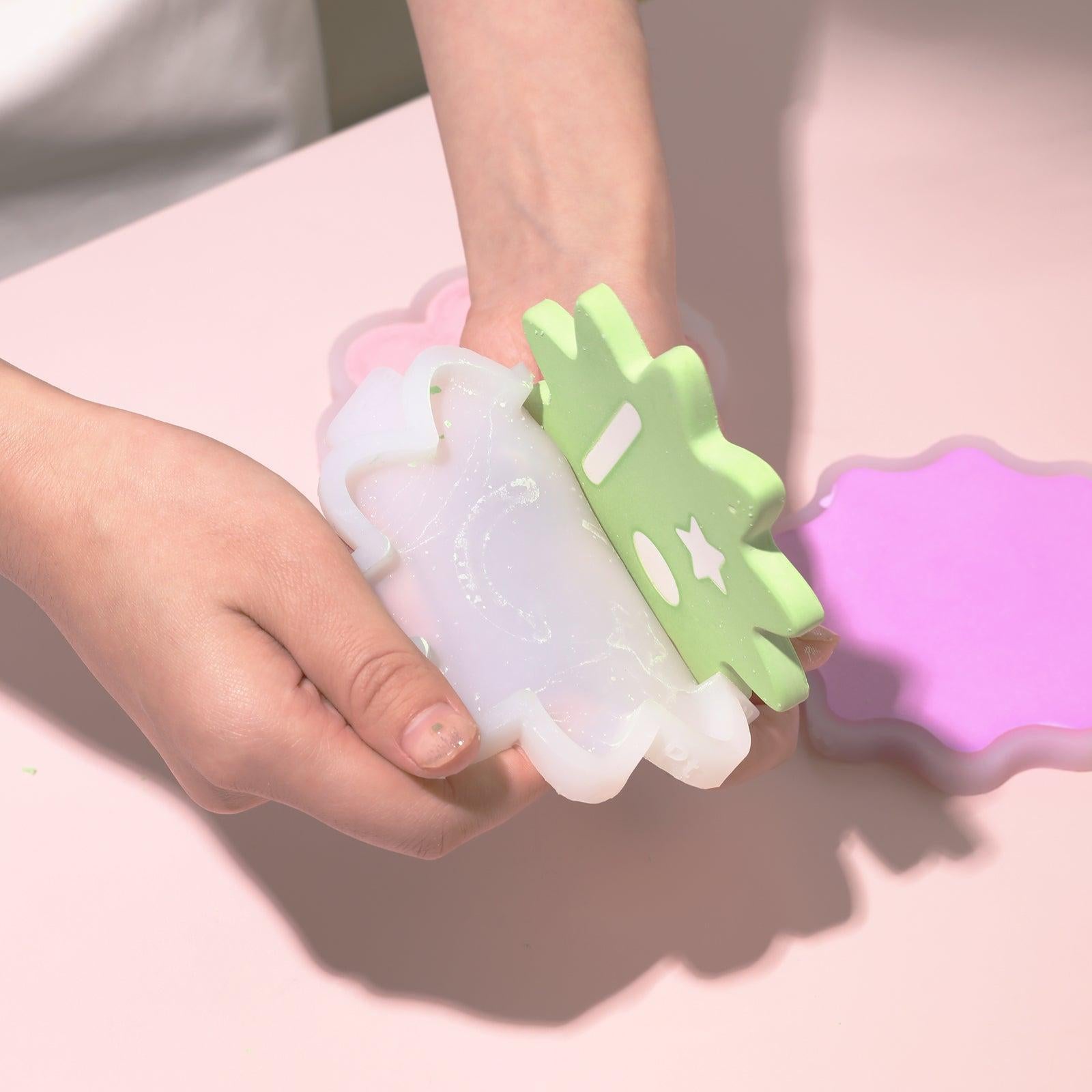 Форма из силикона для бетона "Смайлик Костер"