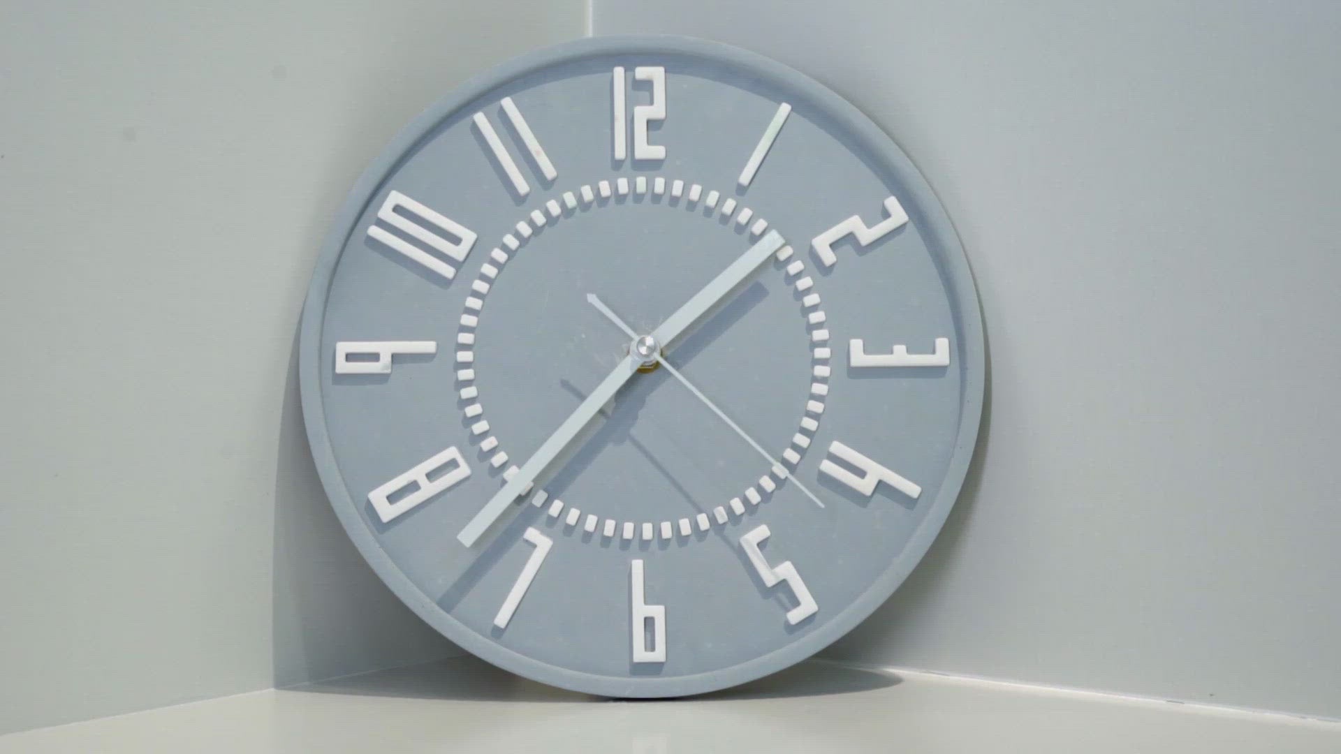 Load video: Concrete Modern Numeral Wall Clock Silicone Mold