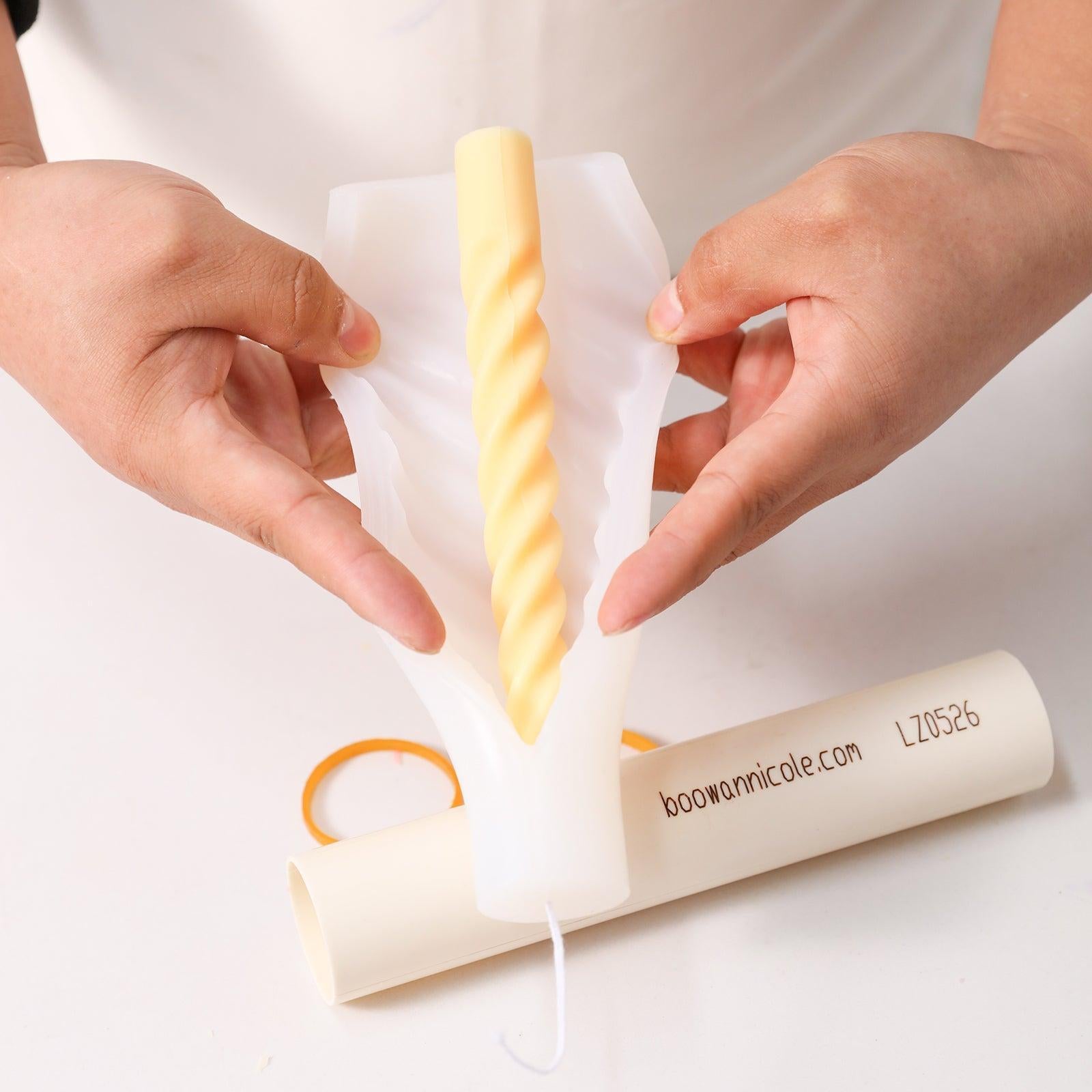 Witness the artistry unfold as perfectly shaped candles emerge from Boowannicole's Silicone Mold, capturing the essence of precision in DIY candle-making.