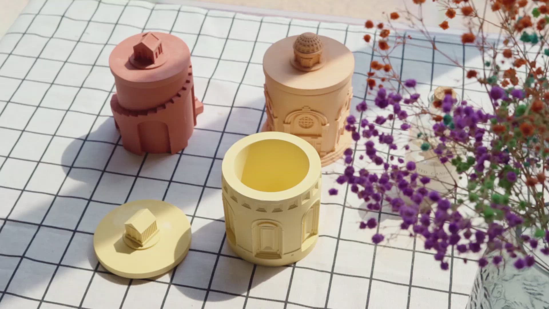 Charger la vidéo : architectural-sculpture-candle-jar-silicone-mold-with-lids-concrete-candle-container-making-mould-diy-storage-box-home-decors