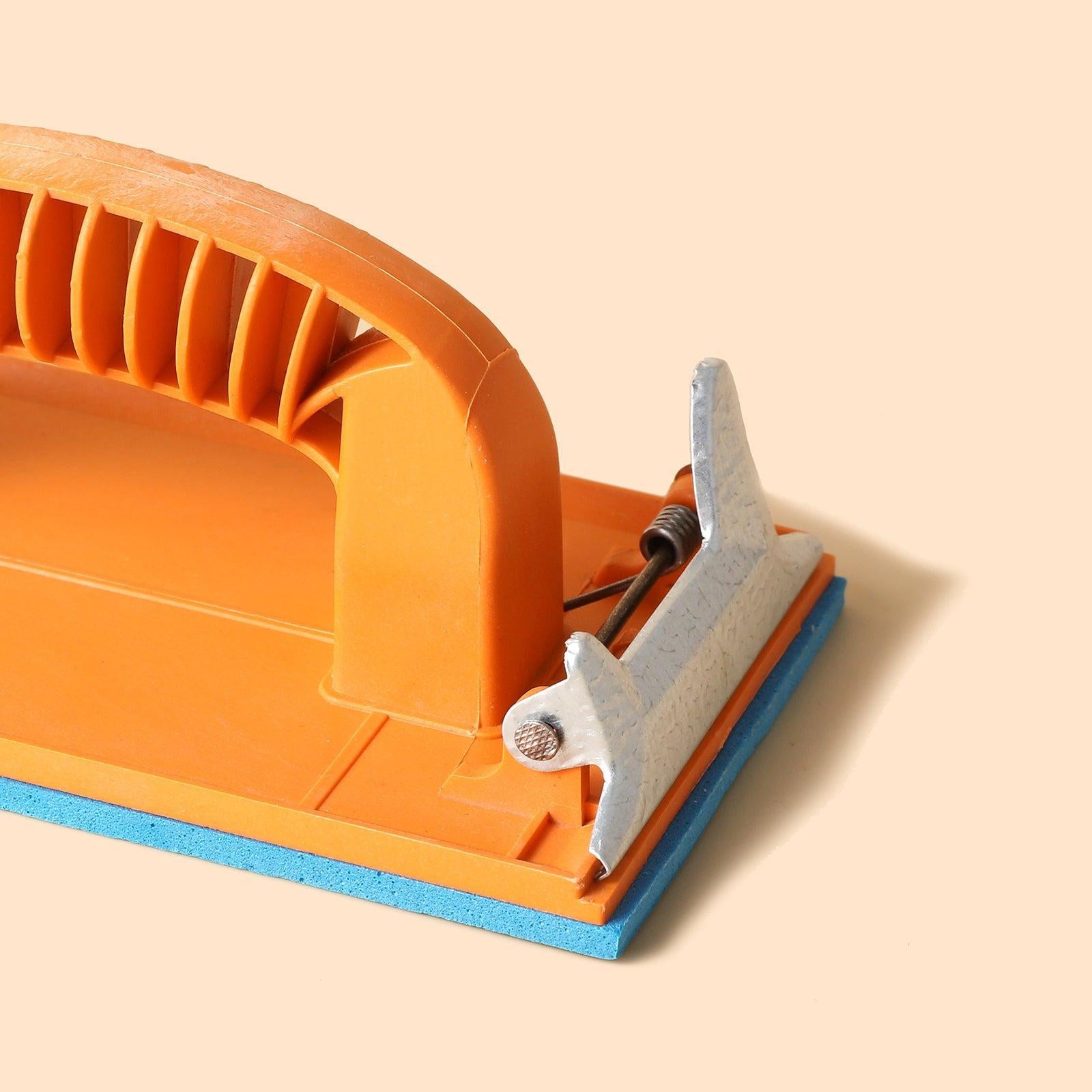 Schleifpapierhalter mit Schleifpapier