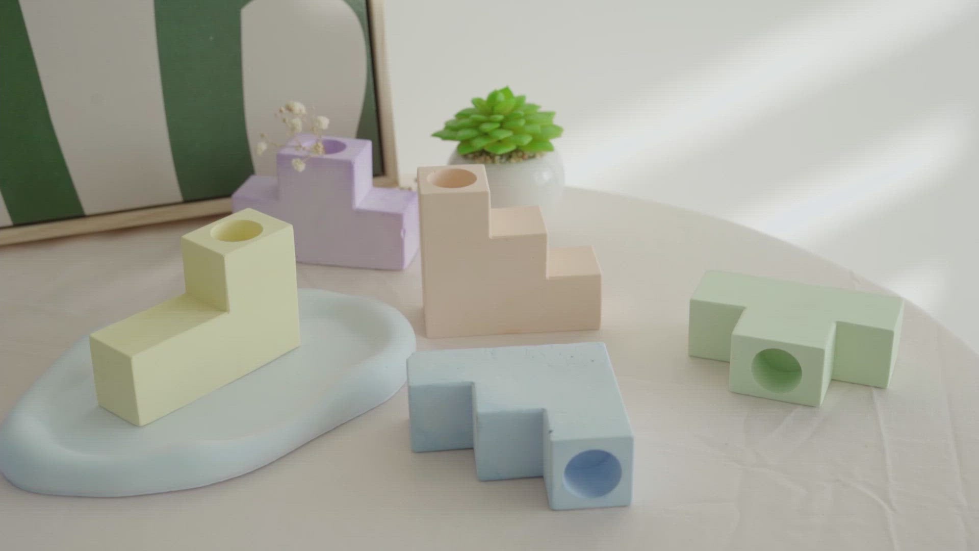 Charger la vidéo : Moule en silicone pour bougeoir conique d’escalier