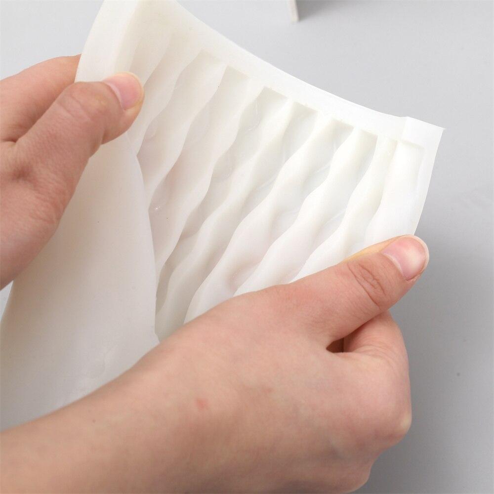 Silikonform für Säulenkerzen mit Blumenwellenmotiv